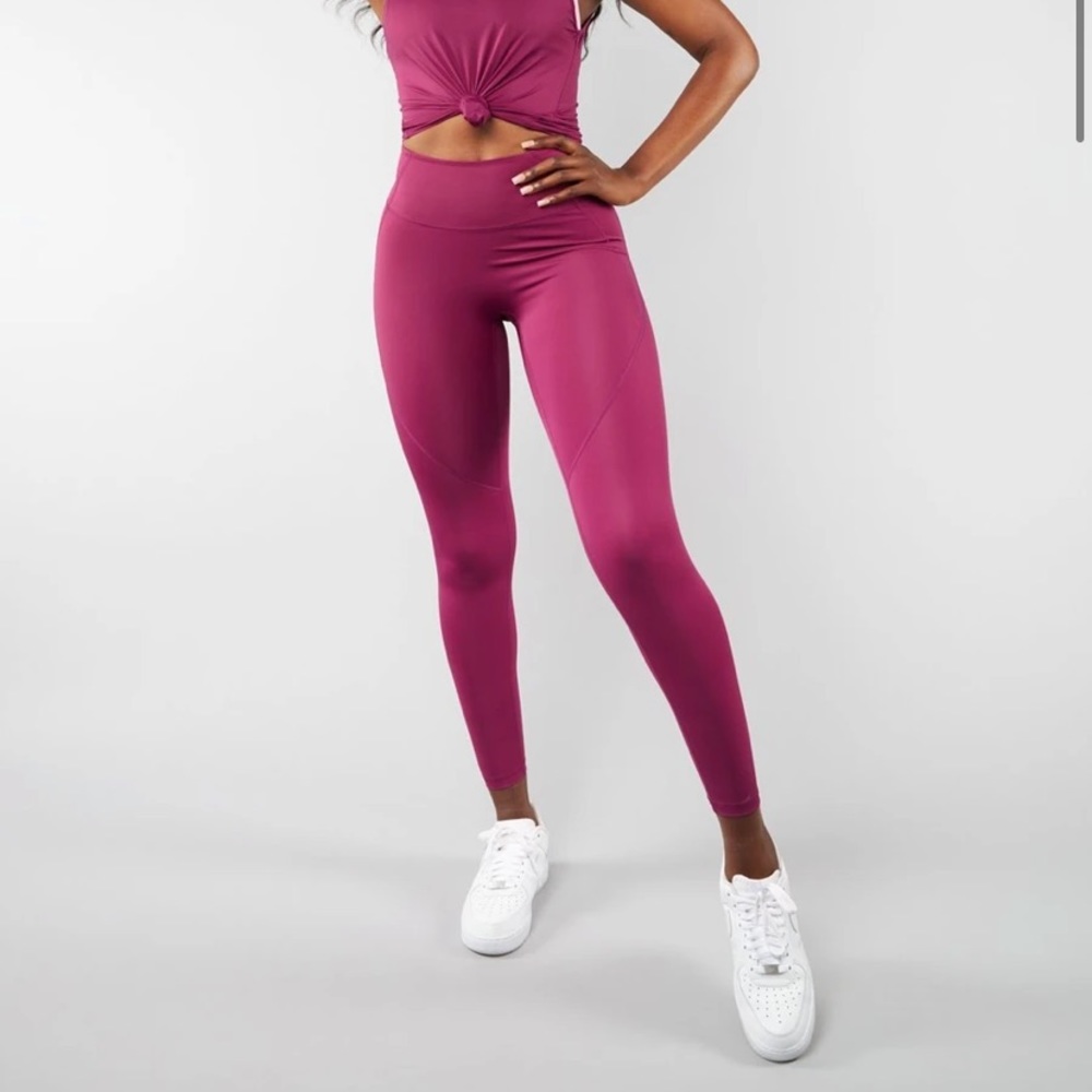 Buffbunny NWOT botanical tank - Picture 2 of 5